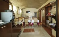 Aurelius Art Gallery Hotel - 3-Star