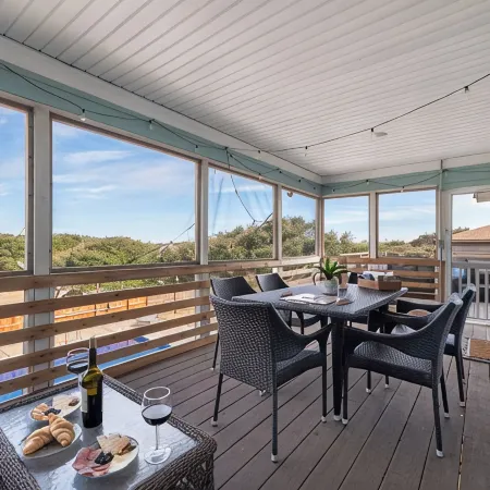 Central Obx Home with Pool, Mini Golf, 2 Suites, EV, Screened Patio, Outer Banks