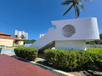 Beautiful Quiet and Luxurious Apartment Overviewing the Renaissance Marina! - 2-Star