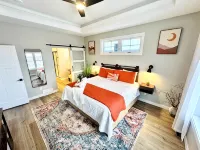 Stunning Sunrise Home | Waterfront |  Sauna | Views | Dogs | Trail Access - บังกะโล