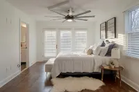 Luxurious 5-Bedroom Lakeside Retreat with Hot Tub, Fire Pit and Dolly Room - Boutique