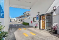 Apple & Grape Motel - parking