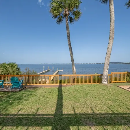 Fall Discount Riverfront Property - Minutes to Beach!