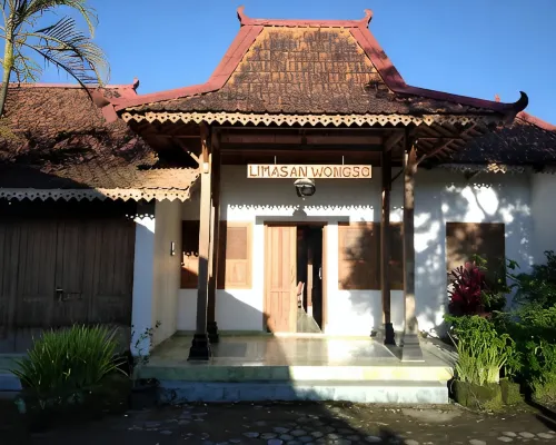 Limasan Wongso Hotels in Mlati
