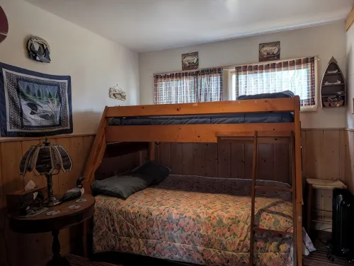 Spacious 3br cabin 4 blks from Leech Lake. All appliances and spectacular patio!