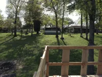 2-Bdrm Lake View/Access Cabin, Family/Pet Friendly, Large Screened Porch, Clean - Chalets