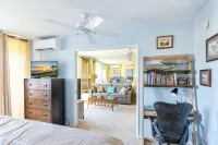Maui Banyan fave! Ocean View, Renovated, Steps to the Beach, King Bed, Split AC - 3-Star