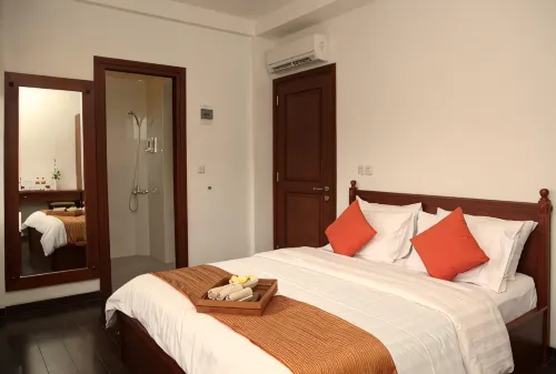 Hotel Amira Pasteur - 2-Star