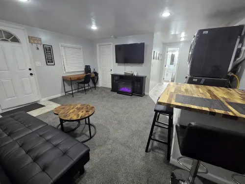 Private 1 bedroom apt in a quiet neighborhood, close to all! - Apartments