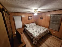 Maples Lakefront Blessing w/ private boat dock/lake access kayaks & paddle boat - Chalets