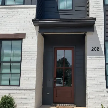 New  3BR/3.5BA condo 1.2 miles from MSU and 1.9 miles from the Cotton District!