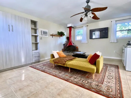 Blue Bungalow of St. Pete Beach! Adjacent to the trail. The perfect location! - Bungalows
