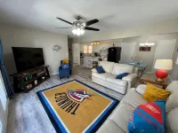 Fantastic 3/2 near OU, fully stocked, 4 TVs, W/D - 3-Star