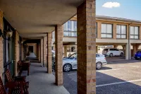 Cumberland Motor Inn - Motels