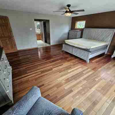 Breathtaking views of Bald Knob Cross, just 2 minutes from Walkers Bluff Casino! Rooms