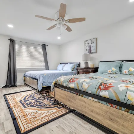 Frisco 4-bedrooms Getaway Hometel with Spa and Outdoor Kitchen