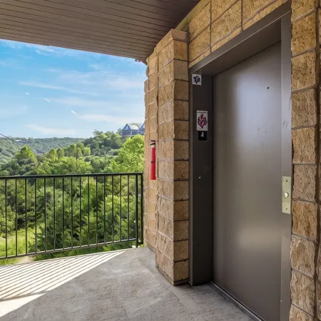 Spacious 4-bedroom penthouse condo in beautiful Branson with Lakeview