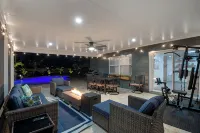 Tropical Oasis in the Heart of Tampa - Perfect for Families or Couples - Private Pools