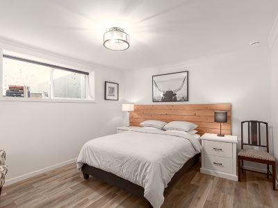 Private apartment in the quiet community of North Vancouver Lynn Valley