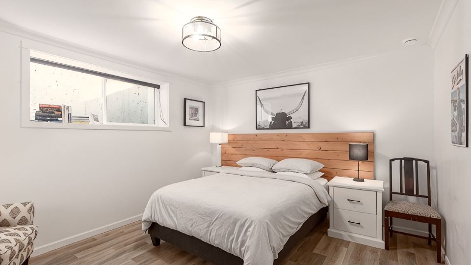 Private apartment in the quiet community of North Vancouver Lynn Valley