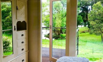 Daylesford Lake Villa 1 ...lake frontage and pet friendly