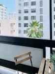 Stunning Studio w balcony for 2, 1 Queen Bed,1 Bathroom 5 mins to the beach