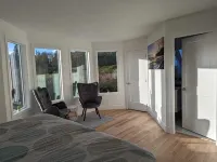 Beautiful beachfront Villa on 80 acres of farmland! Hotels in Sooke
