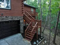 Cub Cabin on Massanutten Resort- Fully Renovated Log Cabin- Hot Tub & Fire Pit - Wifi