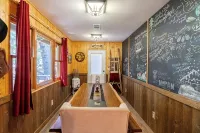 Arrowhead, A/C, Private Jacuzzi, Huge Backyard, 65" TV, Fully Stocked, Dogs OK. - Hytter