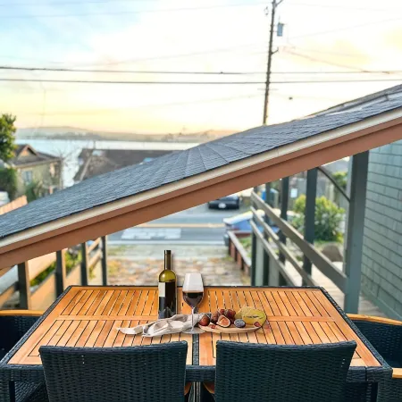 Harbor View Retreat/Hot Tub/ Fire Pit/Pet Friendly