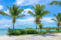 Newly renovated Oceanfront Townhouse with Stunning Views & Private Beach Access - Gym