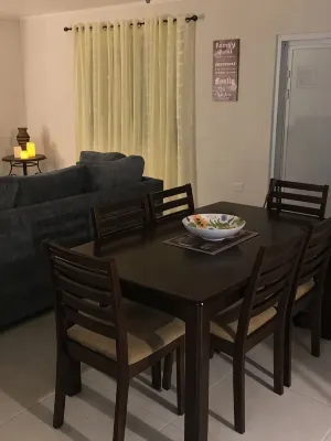 Beautiful gated spacious condo 5 minute walk to beach, restaurants and Hip Strip - Apartment