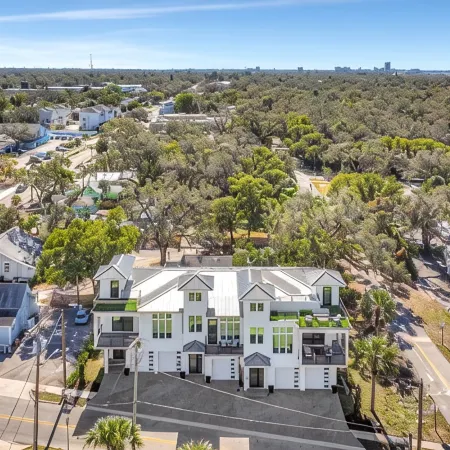Coastal Retreat in Downtown Dunedin w/ Yard+Grill
