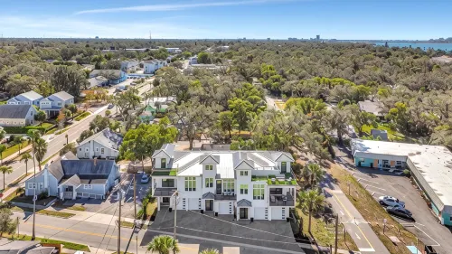 Coastal Retreat in Downtown Dunedin w/ Yard+Grill - 4-Sterne