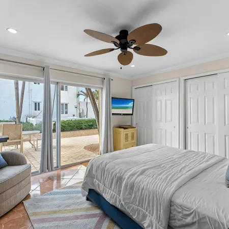 Direct Ocean View & Beach Access + Free Parking