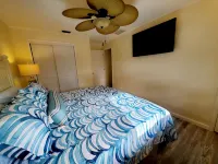 30 Seconds to Beach Path! Outdoor Tiki Bar w/ TV! Kayaks, SUP's, Bikes & More! - Wifi