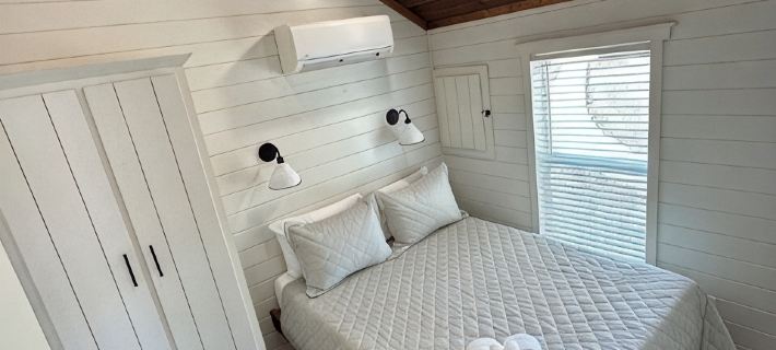 Cozy 102 Cabin 1 bdrm on Smith Lake Located beside Smith Lake Park Boat Ramp カルマンのホテル