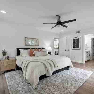 COMPLETELY REMODELED 3 BDR, 2 Bath, Golf Course View Condo Rooms