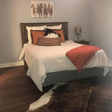 2-bedroom condo in charming Oxford within walking distance of the stadium.