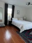 Henderson House Eureka.  Centrally located stylish home with all amenities. - Balkon