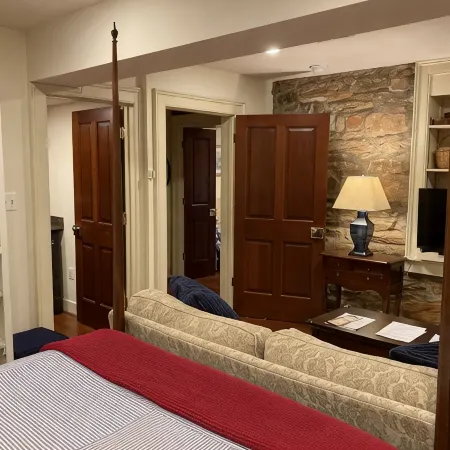 Historic apartment in Old Town Warrenton, Virginia