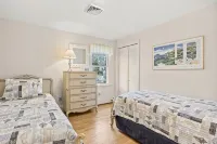 Beautiful Chatham,  Sun Sand & Surf.  8/10 mile to  beaches ,pet friendly home - 3-Star