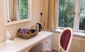 The Thatched Cottage Inn