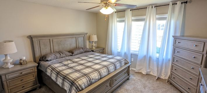 Spacious home with game room - Close to everything! Hotels in Ankeny