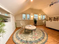 Winery & Vineyard Loft with 1000+ acres of hiking. Farm with Goats & Horses - Farmhouses