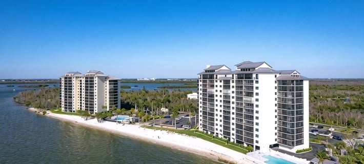 Beach front 1b/1b condo.  Amazing Sunsets and Resort Amenities Hotels in Fort Myers