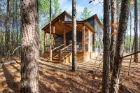 Luxury modern country couples retreat. Private back porch with hot tub! - Chalets