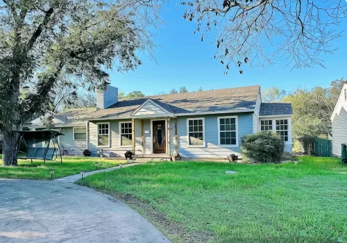 Spacious 2 Master Suites On Live Oak Street - 4-Star