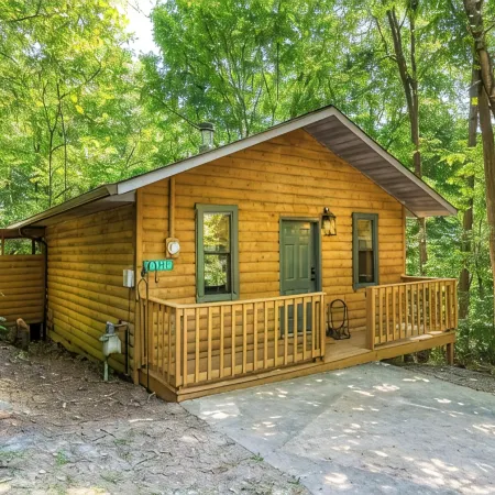Smoky Mountain Haven!  Hot Tub, Private Deck & Cozy Vibes!