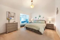 3bd2.5ba Ocean/Mountain View Single Level Spacious House sleeps 8 - Wifi